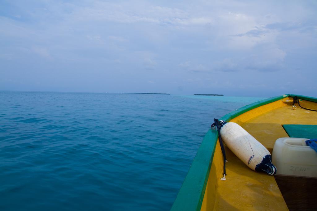 Alvi Star Inn Thulhaadhoo Bagian luar foto