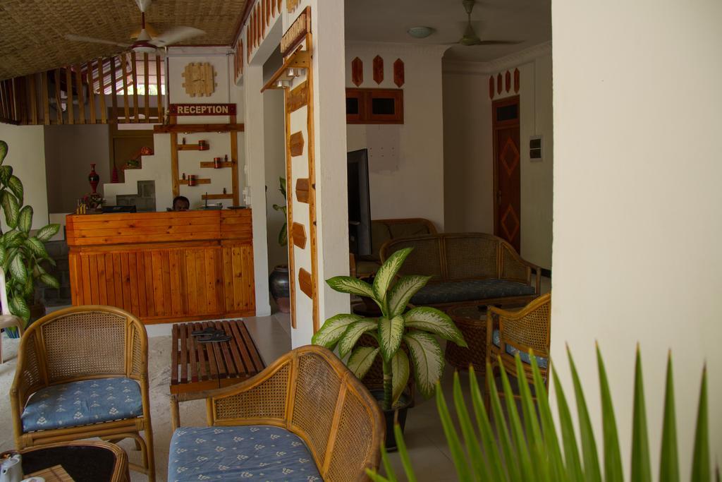 Alvi Star Inn Thulhaadhoo Bagian luar foto
