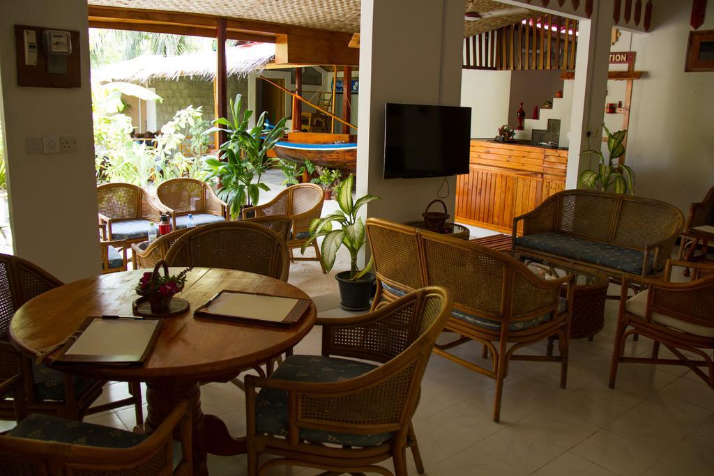 Alvi Star Inn Thulhaadhoo Bagian luar foto