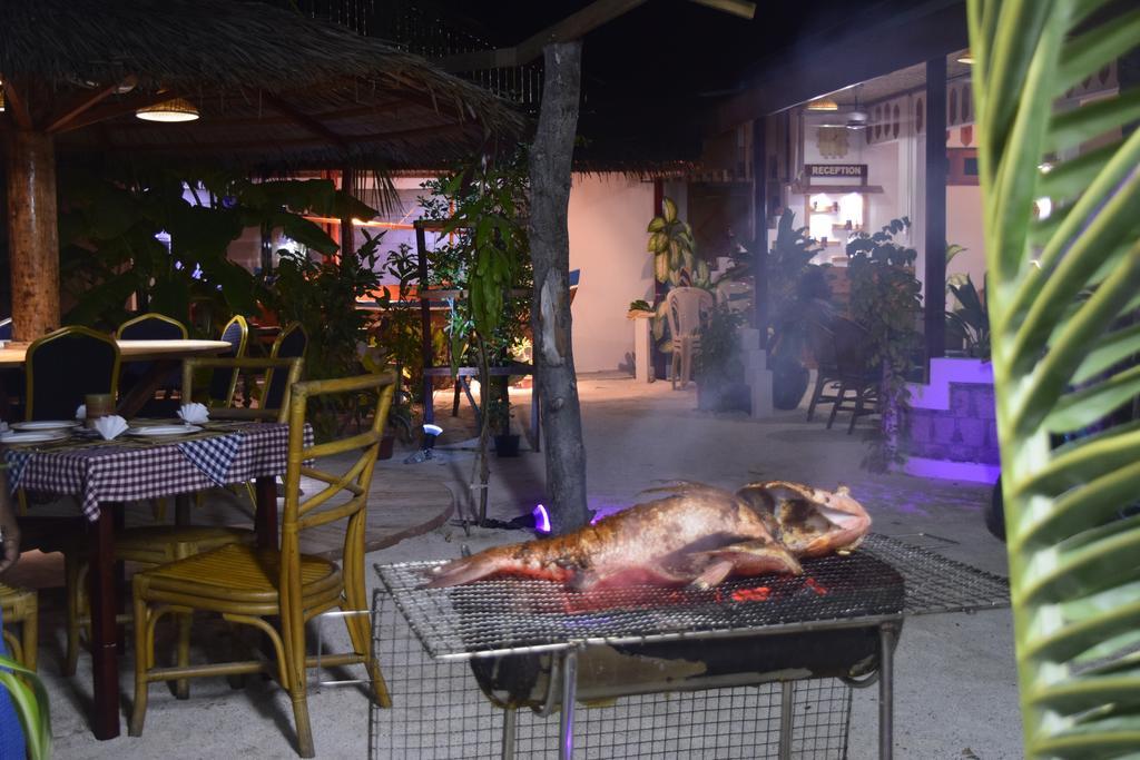 Alvi Star Inn Thulhaadhoo Bagian luar foto