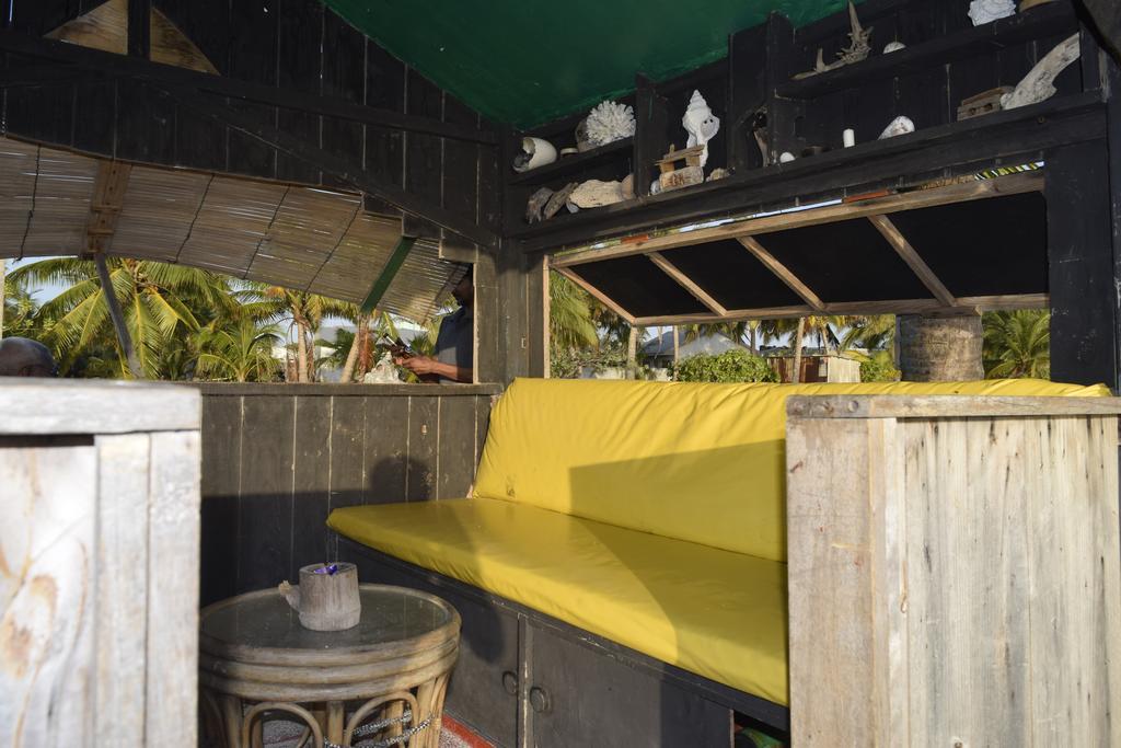 Alvi Star Inn Thulhaadhoo Bagian luar foto
