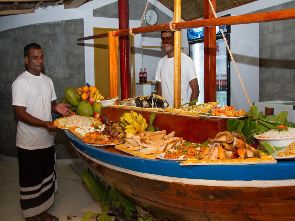 Alvi Star Inn Thulhaadhoo Bagian luar foto