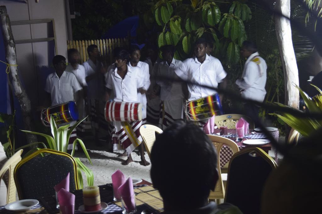 Alvi Star Inn Thulhaadhoo Bagian luar foto