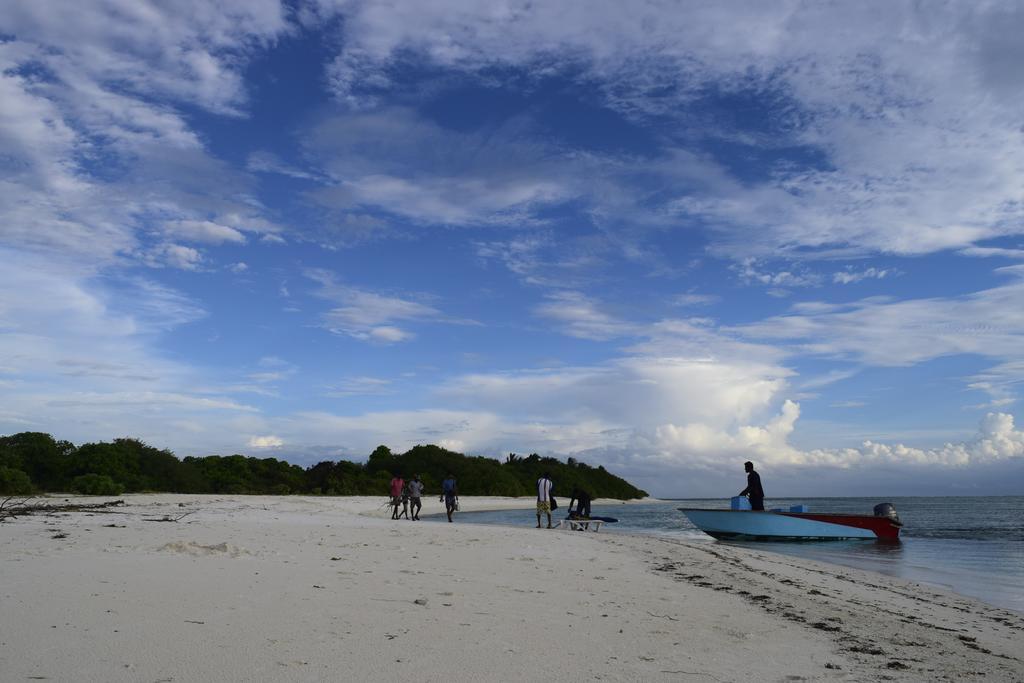 Alvi Star Inn Thulhaadhoo Bagian luar foto