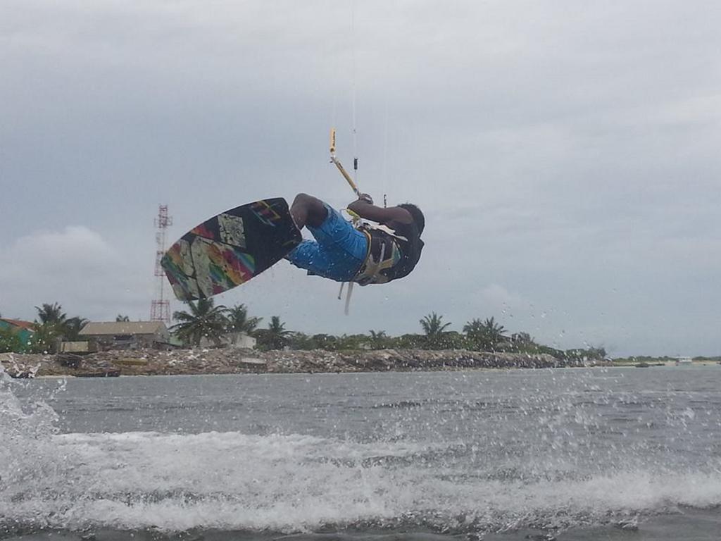 Alvi Star Inn Thulhaadhoo Bagian luar foto