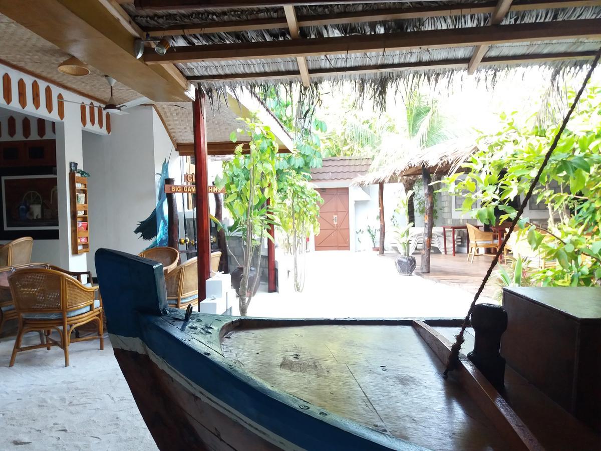 Alvi Star Inn Thulhaadhoo Bagian luar foto