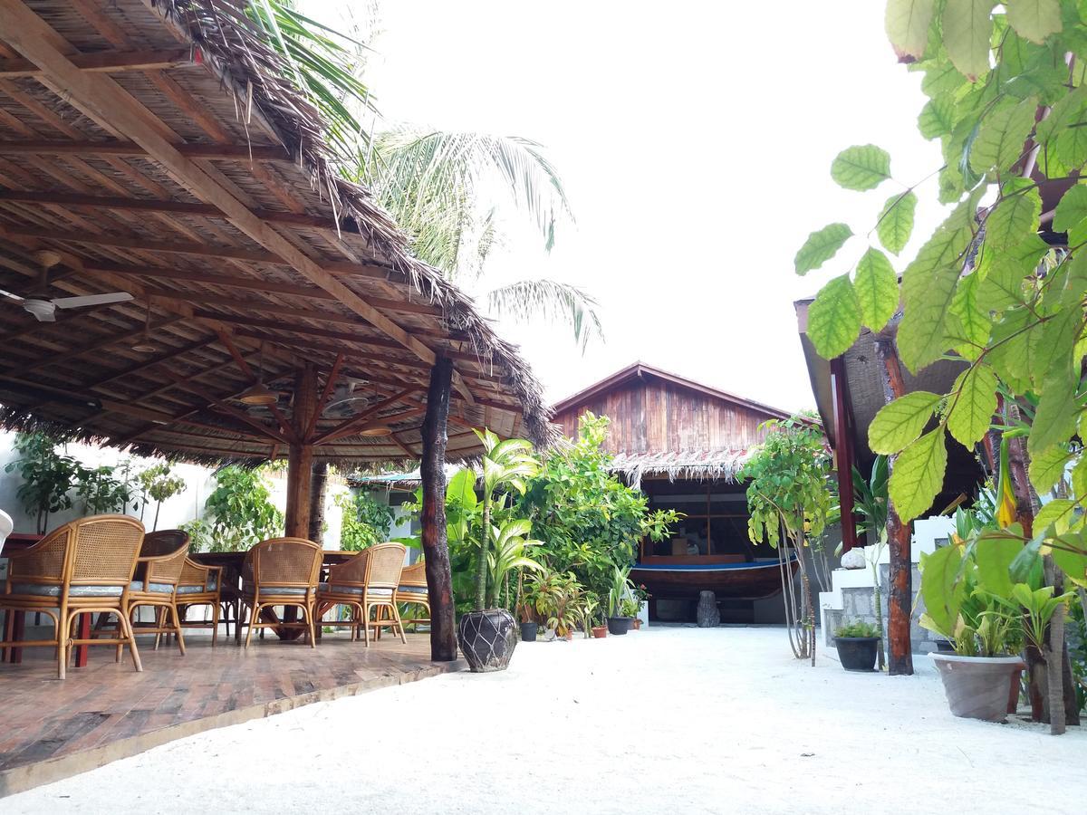 Alvi Star Inn Thulhaadhoo Bagian luar foto