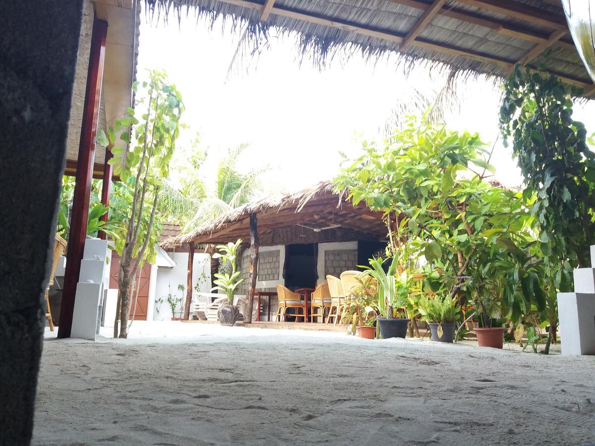 Alvi Star Inn Thulhaadhoo Bagian luar foto