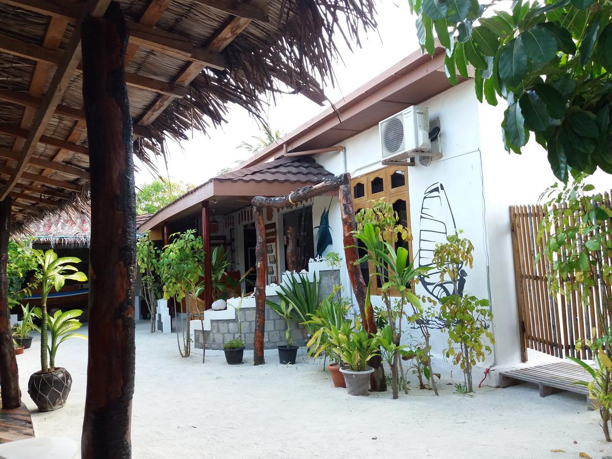 Alvi Star Inn Thulhaadhoo Bagian luar foto