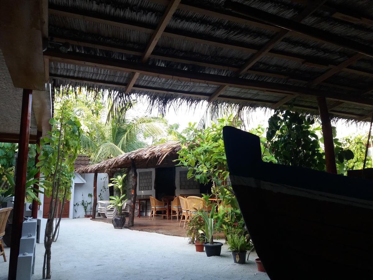Alvi Star Inn Thulhaadhoo Bagian luar foto