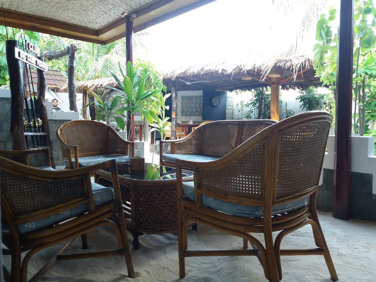 Alvi Star Inn Thulhaadhoo Bagian luar foto