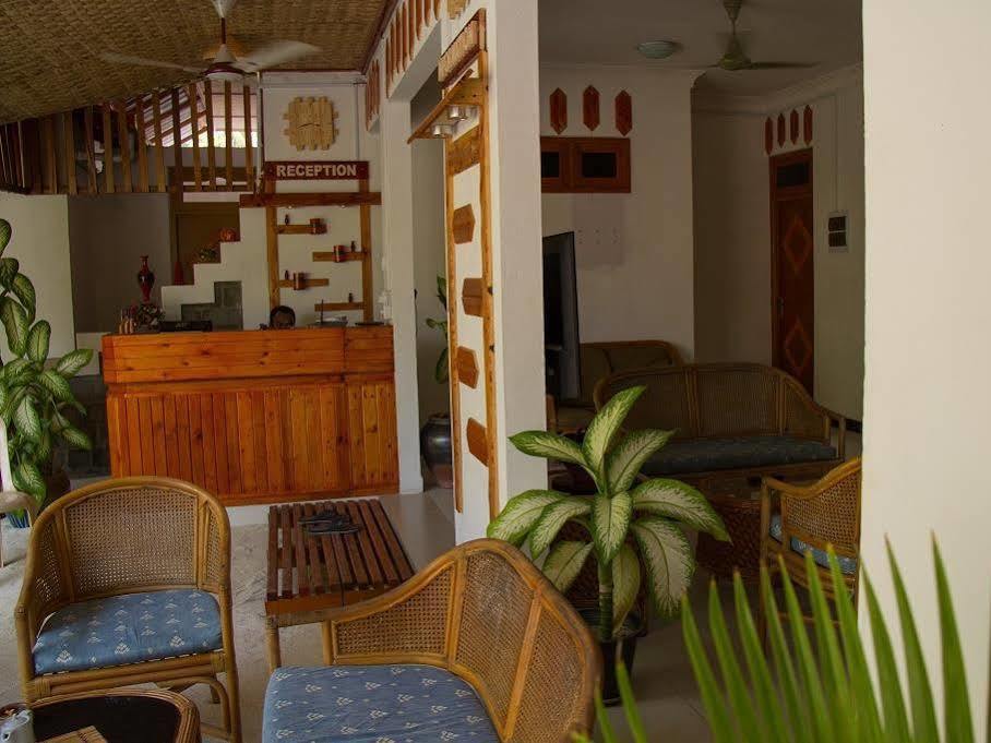 Alvi Star Inn Thulhaadhoo Bagian luar foto